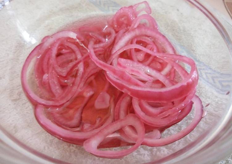 How to Prepare Speedy Pickled Onions