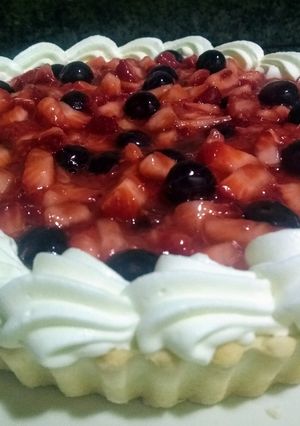 Una foto de Tarta fresca frutal 🍓👩🏼‍🍳