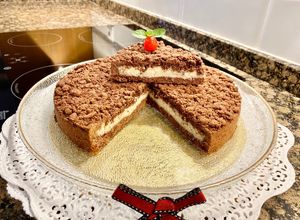 Foto principal de Pastel de chocolate con crema de coco. (Chocolate cake with coconut cream)