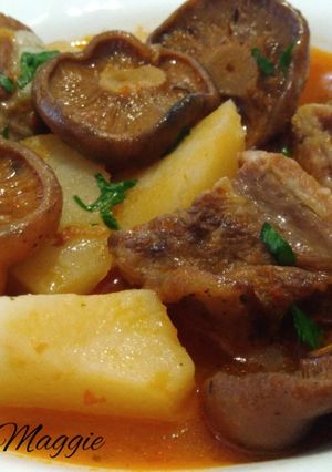 Foto principal de Guiso de patatas con costilla de cerdo y setas