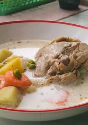 Tárkonyos csirkeragu leves recept fotója