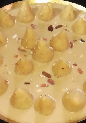 দুধ মোদক(Dudh Modak Recipe In Bengali) রেসিপির প্রধান ছবি