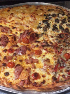 Una foto de Pizza mixta a la pinochet