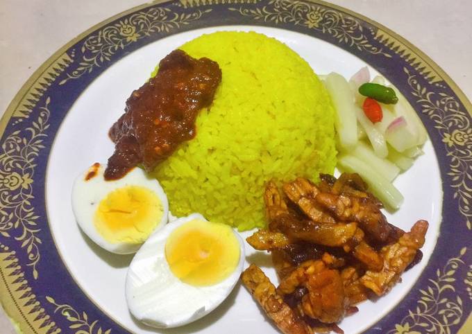 Nasi kuning Rice cooker vs sambal lada kering