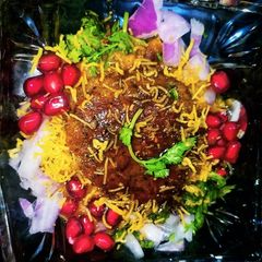 A picture of Ragda Pattice.