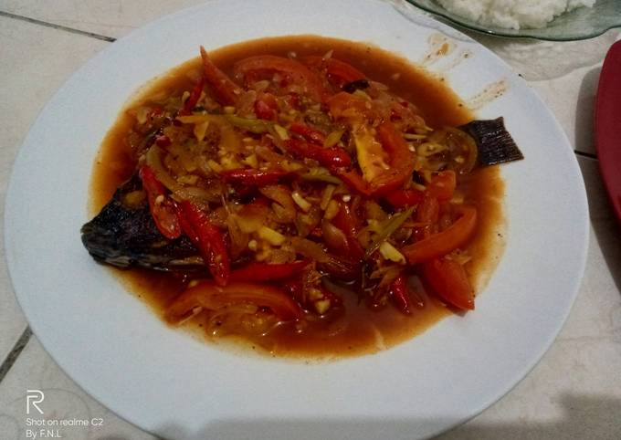 Ikan nila saus asam manis