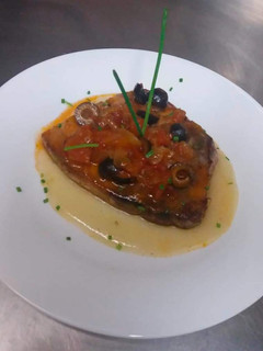 Una foto de Atún a la sevillana con cremoso de patatas