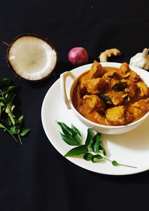 A picture of Authentic Sri Lankan Chicken Curry.
