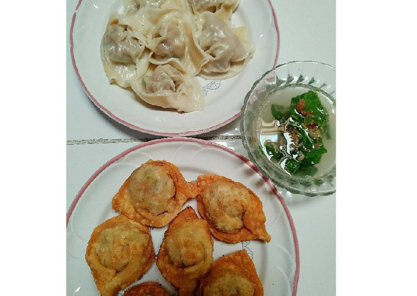 Pangsit babi rebus dan goreng