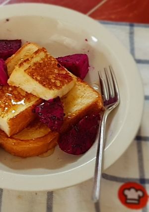 รูปของ Red Dragon fruit Honey Toast