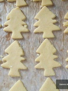 A picture of Homemade Christmas Themed Cookies.
