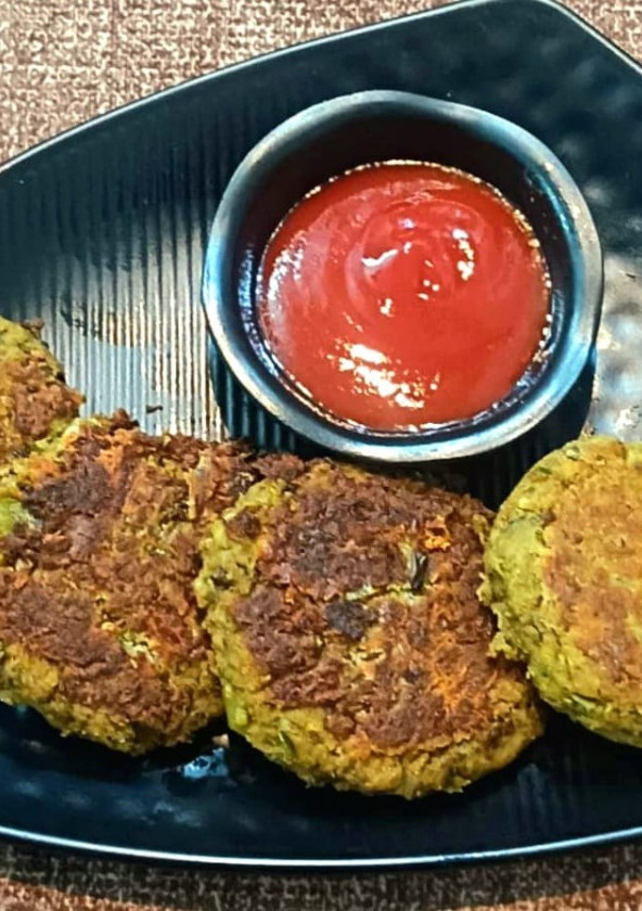 हरी मूंग दाल टिक्की रेसिपी मुख्य फोटो