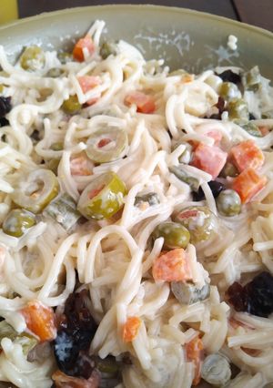 Una foto de Ensalada Rusa con pasta 🍲