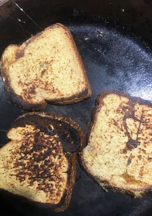 A picture of French toast.