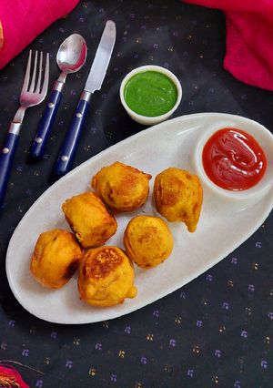 A picture of Aloo Bonda (Potato Fritter Recipe).