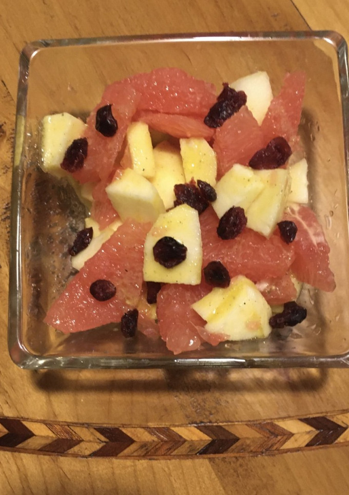 Una foto de Ensalada de manzana y toronja