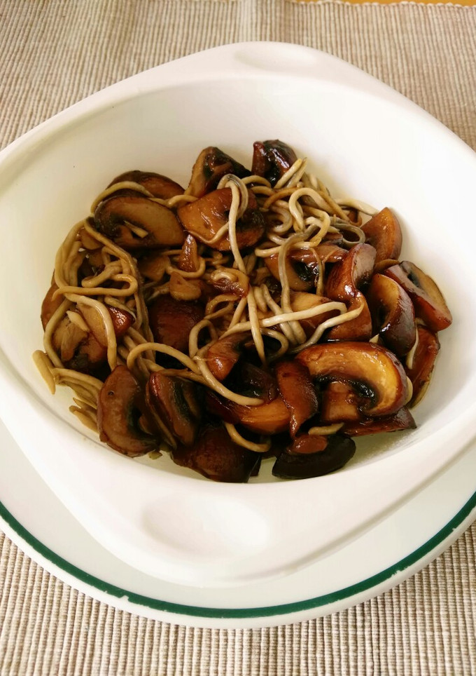 Una foto de Champiñones Portobello con gulas a la cerveza