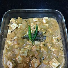 A picture of Paneer butter masala.