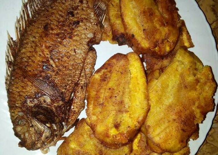 Fried plantain and fish