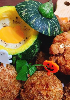 Hình của món Gà rán cuộn phô mai chảy phong cách Halloween.