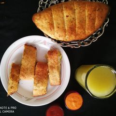 A picture of Stuffed cheesy garlic bread.