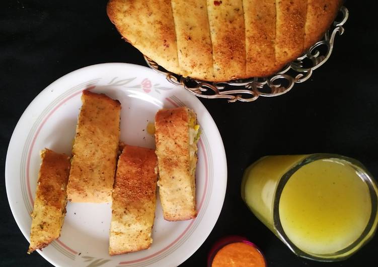 How to Prepare Perfect Stuffed cheesy garlic bread