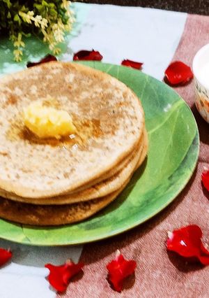 खमंग खुसखुशीत तिळगुळ पोळी. (Tilgul Poli Recipe In Marathi) रेसिपी चे मुख्य फोटो 