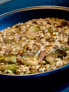Una foto de Risotto de alcachofas y boletus