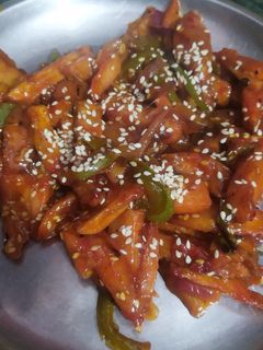 चिली पोटैटो(chilli potato recipe in hindi) रेसिपी मुख्य फोटो
