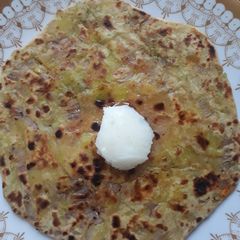 A picture of Aloo paratha.
