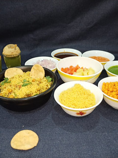 ભેળ (Bhel Recipe In Gujarati) રેસીપી મુખ્ય ફોટો