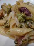 Mezze penne broccoletti, provola e olive nere