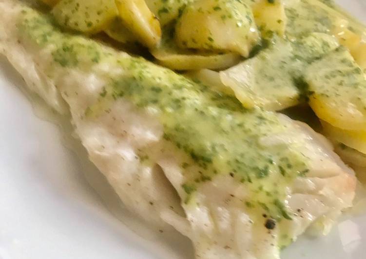 Bacalao al horno con patatas y salsa verde