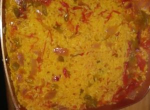 Una foto de Arroz amarillo con vegetales