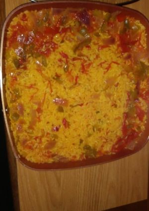 Una foto de Arroz amarillo con vegetales
