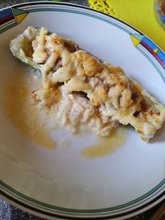 Töltött cukkini hagymás besamellel recept fotója