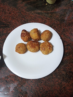 Una foto de Croquetas de atún y palitos de cangrejo