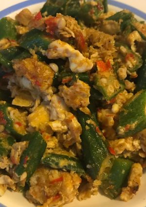 A picture of Stir-fry Okra and Eggs.