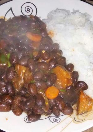 A picture of Rice and beans stew.
