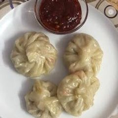 A picture of Momos.