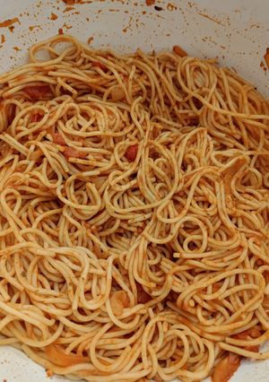 Paradicsomos- hagymás - tészta (Büdzsé vacsi) recept fotója
