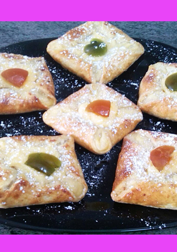 Una foto de Pastelitos de hojaldre rellenos de crema pastelera