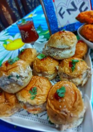A picture of Chicken mayo buns.