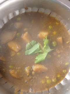 हरी मटर का स्वादिष्ट निमोना (hari matar ka swadist nimona recipe in Hindi) रेसिपी मुख्य फोटो