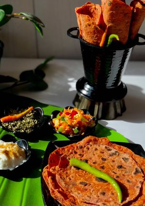 A picture of Methi beetroot Thepla.