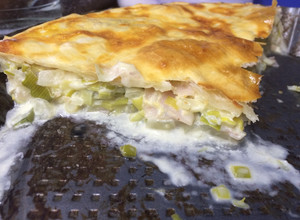 Una foto de Tarta de puerros con crema de leche