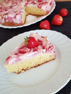 Foto di Torta con crema di ricotta e fragole