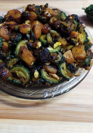 উচ্ছে কুমড়ো ভাজা (uchea kumro bhaja recipe in bengali) রেসিপির প্রধান ছবি