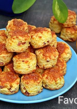 Omlós baconös-cheddaros pogácsák 🧀🥓 recept fotója