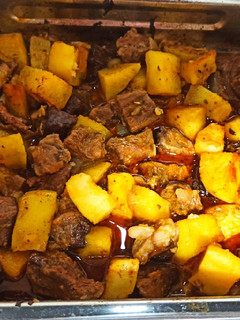 Una foto de Ternera con patatas al horno